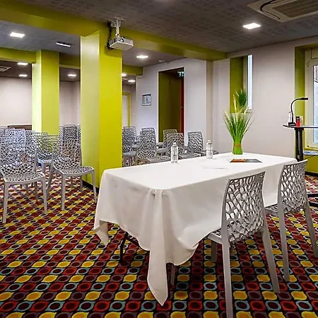 Hotel Saint Louis De France 3*
