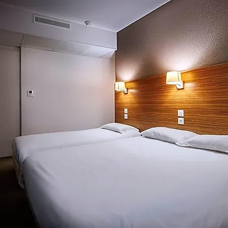 Hotel Saint Louis De France 3*