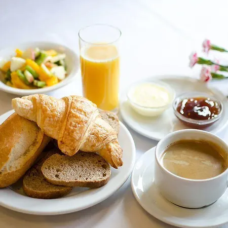 Saint Louis De France Otel 3*