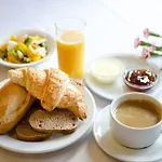 Saint Louis De France Hotel 3*